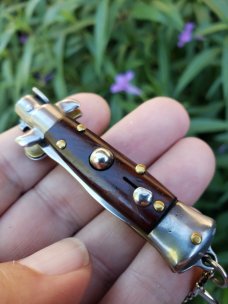 4.5" Kris blade keychain knife. 4.5" Kris blade keychain knife.
