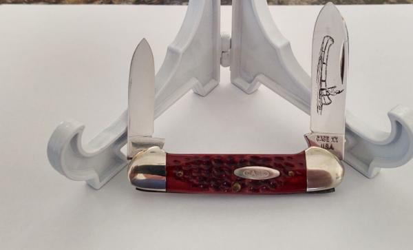 Case XX USA 3 Dot 1977 Pretty Red Jigged Bone 62131 Etched Canoe Knife Case XX USA 3 Dot 1977 Pretty Red Jigged Bone 62131 Etched Canoe Knife