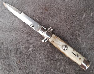 Vintage Oreste Dibon 5.5" horn stiletto, mint/NOS