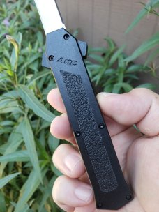 AKC F16 OTF. Satin dagger