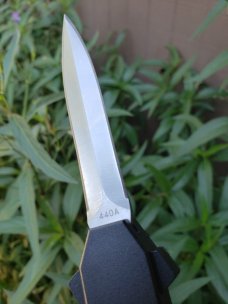 AKC F16 OTF. Satin dagger