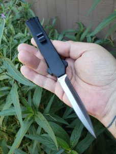 AKC F16 OTF. Satin dagger