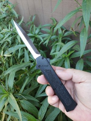 AKC F16 OTF. Satin dagger
