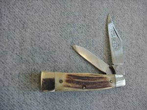 Vintage Queen(Crown Q) U.S.A., 1984, Etched, Genuine Stag Handle Gunstock Pattern Pocket Knife