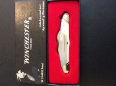 1992 WINCHESTER USA 4935 GENUINE MOTHER OF PEARL HANDLES CONGRESS WITH SLANTED BOLSTERS & 4 BLADES 1992 WINCHESTER USA 4935 GENUINE MOTHER OF PEARL HANDLES CONGRESS WITH SLANTED BOLSTERS & 4 BLADES