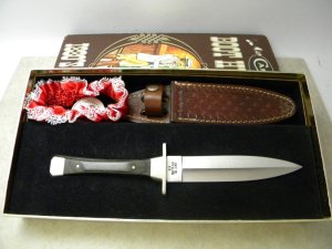 Case XX SS USA 10 Dot (1980) Wood P62-4 1/2 Boot Hunter Fixed Blade Sheath Knife in Box
