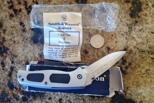 SMITH & WESSON S.W.A.T. KNIFE SW-4000 DISCONTINUED ALUMINUM, ONE SS BLADE W/ THUMB SCREW 4 3/4" NIB