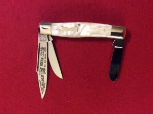 FIGHTING ROOSTER BEAUFUL PEARLISH SWIRL HANDLE “ WILDCAT FEVER”  #404 OF 600 MADE STOCKMAN LIKE NEW