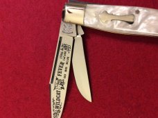 FIGHTING ROOSTER BEAUFUL PEARLISH SWIRL HANDLE “ WILDCAT FEVER” #404 OF 600 MADE STOCKMAN LIKE NEW FIGHTING ROOSTER BEAUFUL PEARLISH SWIRL HANDLE “ WILDCAT FEVER” #404 OF 600 MADE STOCKMAN LIKE NEW