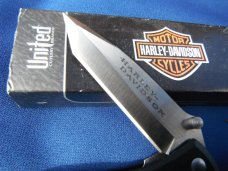 2005 UNITED CUTLERY CRYOEDGE HARLEY DAVIDSON FRED CARTER DESIGN POCKET KNIFE NOS/NIB NEW in BOX 2005 UNITED CUTLERY CRYOEDGE HARLEY DAVIDSON FRED CARTER DESIGN POCKET KNIFE NOS/NIB NEW in BOX