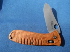 Discontinued Benchmade USA Bone Collector (15020-2)- Plain Edge-Box Axis Folder Knife Walnut Wood Discontinued Benchmade USA Bone Collector (15020-2)- Plain Edge-Box Axis Folder Knife Walnut Wood
