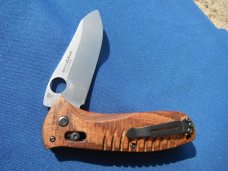 Discontinued Benchmade USA Bone Collector (15020-2)- Plain Edge-Box Axis Folder Knife Walnut Wood Discontinued Benchmade USA Bone Collector (15020-2)- Plain Edge-Box Axis Folder Knife Walnut Wood