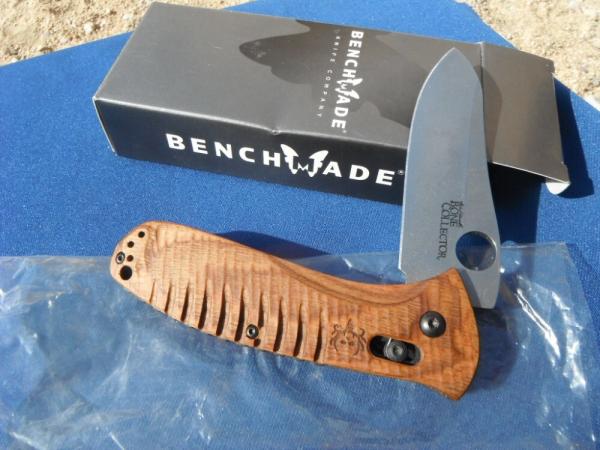 Discontinued Benchmade USA Bone Collector (15020-2)- Plain Edge-Box Axis Folder Knife Walnut Wood Discontinued Benchmade USA Bone Collector (15020-2)- Plain Edge-Box Axis Folder Knife Walnut Wood