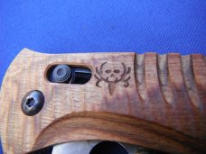 Discontinued Benchmade USA Bone Collector (15020-2)- Plain Edge-Box Axis Folder Knife Walnut Wood Discontinued Benchmade USA Bone Collector (15020-2)- Plain Edge-Box Axis Folder Knife Walnut Wood