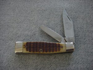 Vintage Queen(Crown) U.S.A., 1983, Etched, Pick-Bone  Handle Gunstock Pattern Pocket Knife