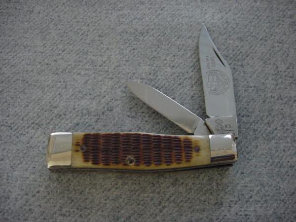 Vintage Queen(Crown) U.S.A., 1983, Etched, Pick-Bone Handle Gunstock Pattern Pocket Knife Vintage Queen(Crown) U.S.A., 1983, Etched, Pick-Bone Handle Gunstock Pattern Pocket Knife