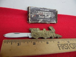 SOLID BRASS LOCOMOTIVE POCKET KNIFE STAINLESS BLADE IN VERY OLD BOX UNUSED