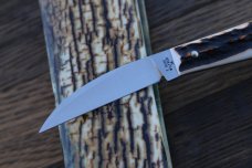 TONY BOSE WILFRED, IN. STAG ATS-34 DESK KNIFE WTH K. HAMPTON SIGNED BOSE SHEATH TONY BOSE WILFRED, IN. STAG ATS-34 DESK KNIFE WTH K. HAMPTON SIGNED BOSE SHEATH