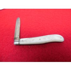33 YR CLOSE OUT VINTAGE SLIGHTLY USED SINGLE SILVER BLADE PEARL HANDLES LADIES OR FRUIT KNIFE MAYBE 33 YR CLOSE OUT VINTAGE SLIGHTLY USED SINGLE SILVER BLADE PEARL HANDLES LADIES OR FRUIT KNIFE MAYBE