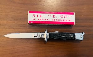 Rare NOS Begon Humpback with Box