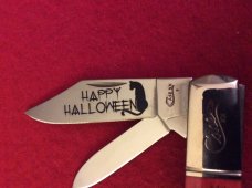 2019 CASE XX USA 62009 1/2 SS HAPPY HALLOWEEN RED BONE TRAPER WITH BLACK TRIM BARLOW BRAND NEW 2019 CASE XX USA 62009 1/2 SS HAPPY HALLOWEEN RED BONE TRAPER WITH BLACK TRIM BARLOW BRAND NEW