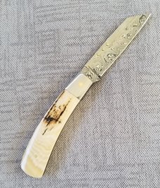 Steve Vanderkolff Mammoth Ivory,interior cut,Native, 4" damasteel. integral bolsters.Smooth scales Steve Vanderkolff Mammoth Ivory,interior cut,Native, 4" damasteel. integral bolsters.Smooth scales