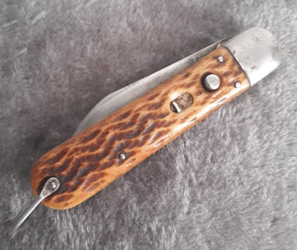Vintage wwII Schrade M2 bone paratrooper 