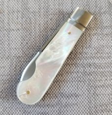 Tim Britton Custom Mini Easy Open Barlow, Mother of Pearl,3 " closed, fluted bolsters, BG42 steel 