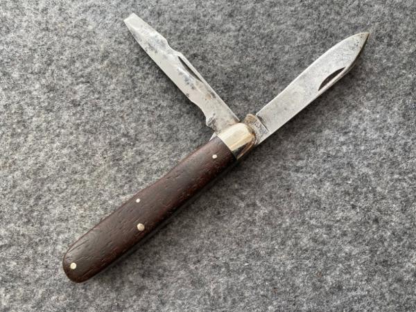 Cattaraugus Electricians' knife. Cattaraugus Electricians' knife.