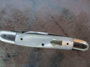 SIMMONS HARDWAE CO.GERMANY HORNET BACKSTAMP MOTHER OF PERAL 1868-1960 WITH INLAID SHIELD 