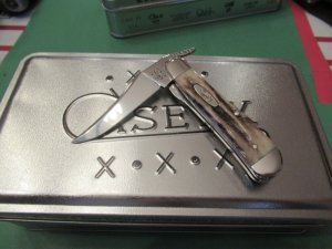 Case XX 2000 Vintage Stag Russlock in Tang Stamp Tin Pattern # V51953L SS