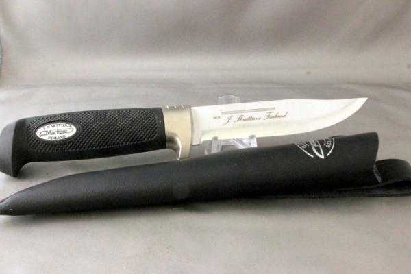 MARTTIINI Hunting Knife, Checkered Rubber Handles, Mint Knife in Orig Leather Sheath, Free Shipping MARTTIINI Hunting Knife, Checkered Rubber Handles, Mint Knife in Orig Leather Sheath, Free Shipping