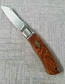 Michael du Plessis Tambotie Wood Native...N690...red liners.spacers..fluted..lanyard tube..coa/slip Michael du Plessis Tambotie Wood Native...N690...red liners.spacers..fluted..lanyard tube..coa/slip