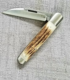 K'roo Custom Stag Wharnie Sleeveboard...4" N690..brut de force.1 of 3 ever Stag Scales..Scagel cut K'roo Custom Stag Wharnie Sleeveboard...4" N690..brut de force.1 of 3 ever Stag Scales..Scagel cut