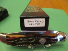 Queen 2008 Amber Craved Stag Bone Folding Hunter Pattern # 44 Queen 2008 Amber Craved Stag Bone Folding Hunter Pattern # 44
