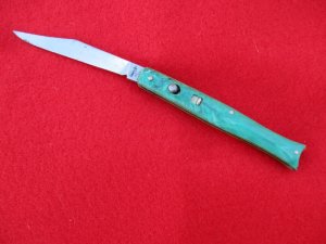 VINTAGE EDGEMASTER U.S.A.  FISHTAIL AUTO GREAT SNAP OPEN  GREEN CELLULOID HANDLES