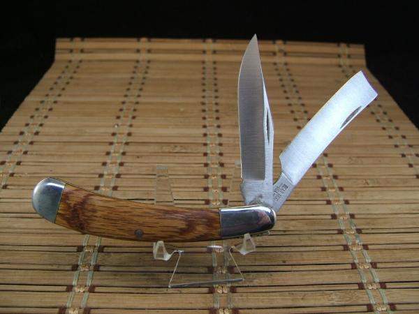BEAR MGC & SON ONE ARM BANDIT PILLBUSTER  VINTAGE USA MADE TWO BLADE MINT RAZOR FOLD POCKET KNIFE 