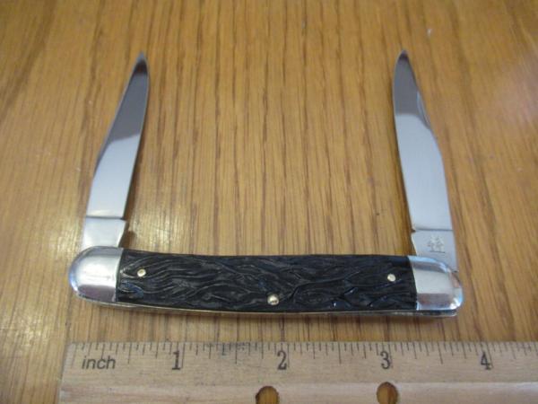 Kissing Crane Rough Black Handles Muskrat 