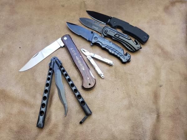 Lot of 4 knives Lot of 4 knives