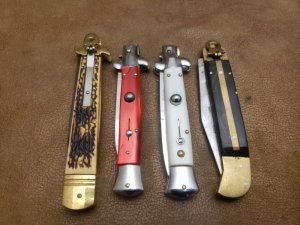 Lot of 4 switchblades 