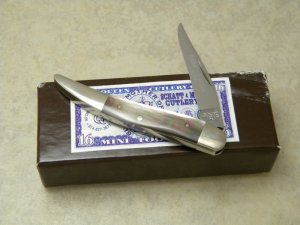Schatt & Morgan Titusville PA. 2005 Black Lip Mother of Pearl 151116 Mini Toothpick Knife in Box