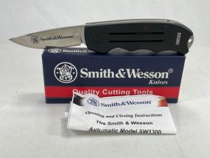 SMITH & WESSON USA SW1300 Black Twist Drop Point Automatic #00022 MINT IN BOX 