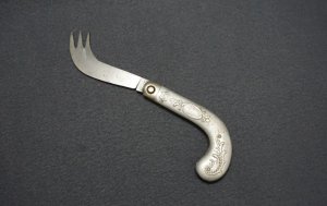 + Vintage SUPER RARE PRESS BUTTON KNIFE CO. WALDEN N.Y. 'ONE ARM MAN' KNIFE/FORK COMBO +