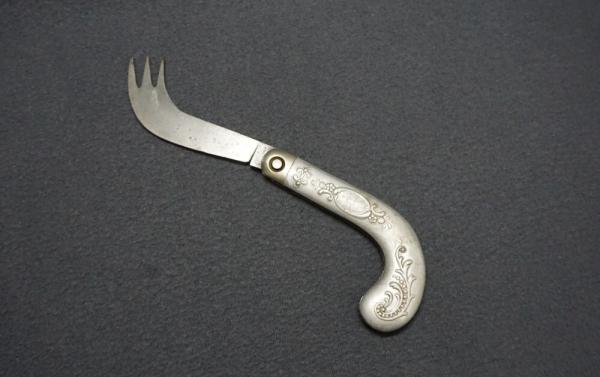 + Vintage SUPER RARE PRESS BUTTON KNIFE CO. WALDEN N.Y. 'ONE ARM MAN' KNIFE/FORK COMBO + + Vintage SUPER RARE PRESS BUTTON KNIFE CO. WALDEN N.Y. 'ONE ARM MAN' KNIFE/FORK COMBO +