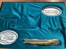 Case xx 1993 Peanut Family 5240 Trapper w Great Stag Handles. 1 of 500 -NOS Case xx 1993 Peanut Family 5240 Trapper w Great Stag Handles. 1 of 500 -NOS