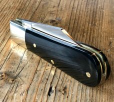 A. Wright & Son Sheffield England Barlow pocket knife with Buffalo Scales and Clip Blade. A. Wright & Son Sheffield England Barlow pocket knife with Buffalo Scales and Clip Blade.