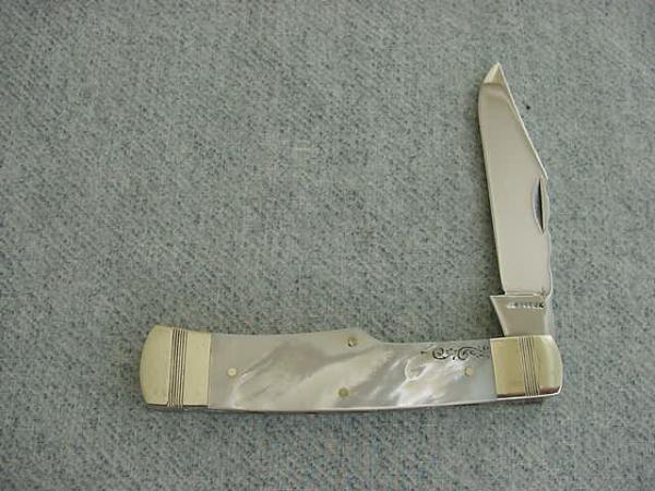 Vintage COUTEL, SHEFFIELD, Pearl Handle, File-Worked, Grooved Bolsters, Gunstock Pattern Folder Vintage COUTEL, SHEFFIELD, Pearl Handle, File-Worked, Grooved Bolsters, Gunstock Pattern Folder