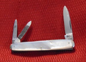  VINTAGE HARVARD ( GEORGE WORTHINGTON CO., CLEVELAND OHIO ) GENUINE PEARL WHITTLER  KNIFE 1920-1940