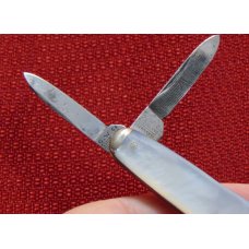 VINTAGE HARVARD ( GEORGE WORTHINGTON CO., CLEVELAND OHIO ) GENUINE PEARL WHITTLER KNIFE 1920-1940 VINTAGE HARVARD ( GEORGE WORTHINGTON CO., CLEVELAND OHIO ) GENUINE PEARL WHITTLER KNIFE 1920-1940