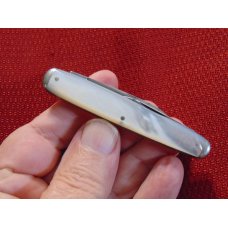 VINTAGE HARVARD ( GEORGE WORTHINGTON CO., CLEVELAND OHIO ) GENUINE PEARL WHITTLER KNIFE 1920-1940 VINTAGE HARVARD ( GEORGE WORTHINGTON CO., CLEVELAND OHIO ) GENUINE PEARL WHITTLER KNIFE 1920-1940